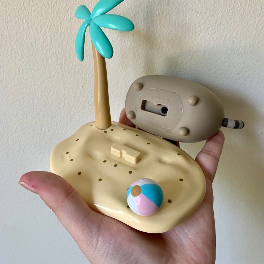 Pusheen Box Exclusive Vinyl: Island Scene - Picture 5 of 5